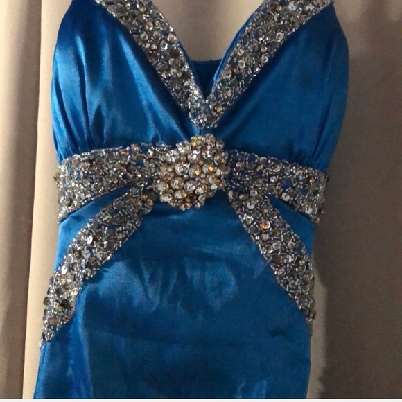 PROM DRESS - Picture 3 of 5